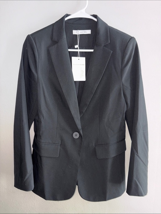 Cicy Bell Jackets & Blazers - Cicy Bell - Women’s Black Single-Button Blazer
Interview Outfit